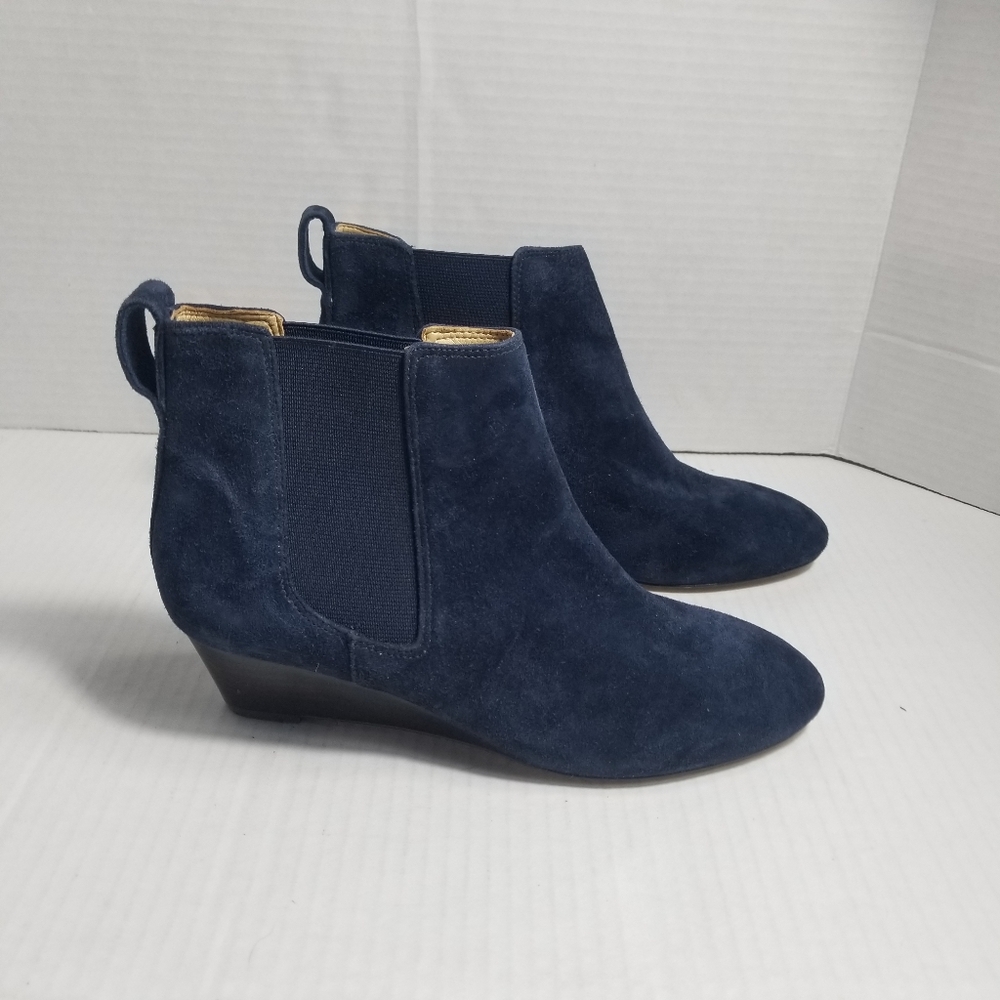 TALBOTS NAVY SMALL WEDGE BOOT SIZE 6